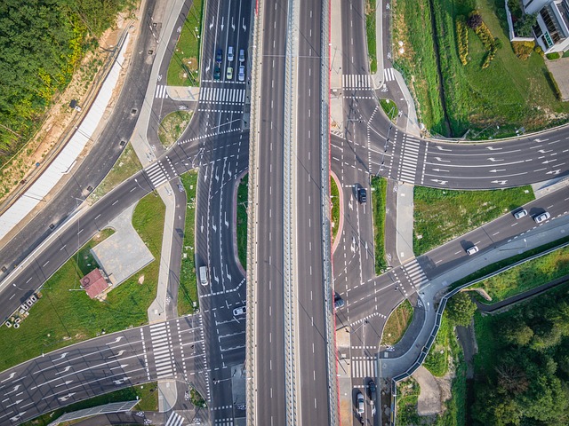 Usługi geodezyjne w transporcie – planowanie dróg i kolei
